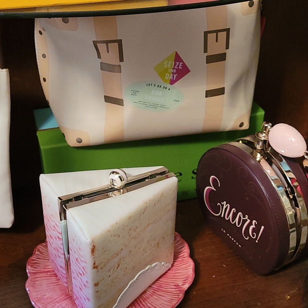 Kate Spade retired purses each price is different so please just leave a message
